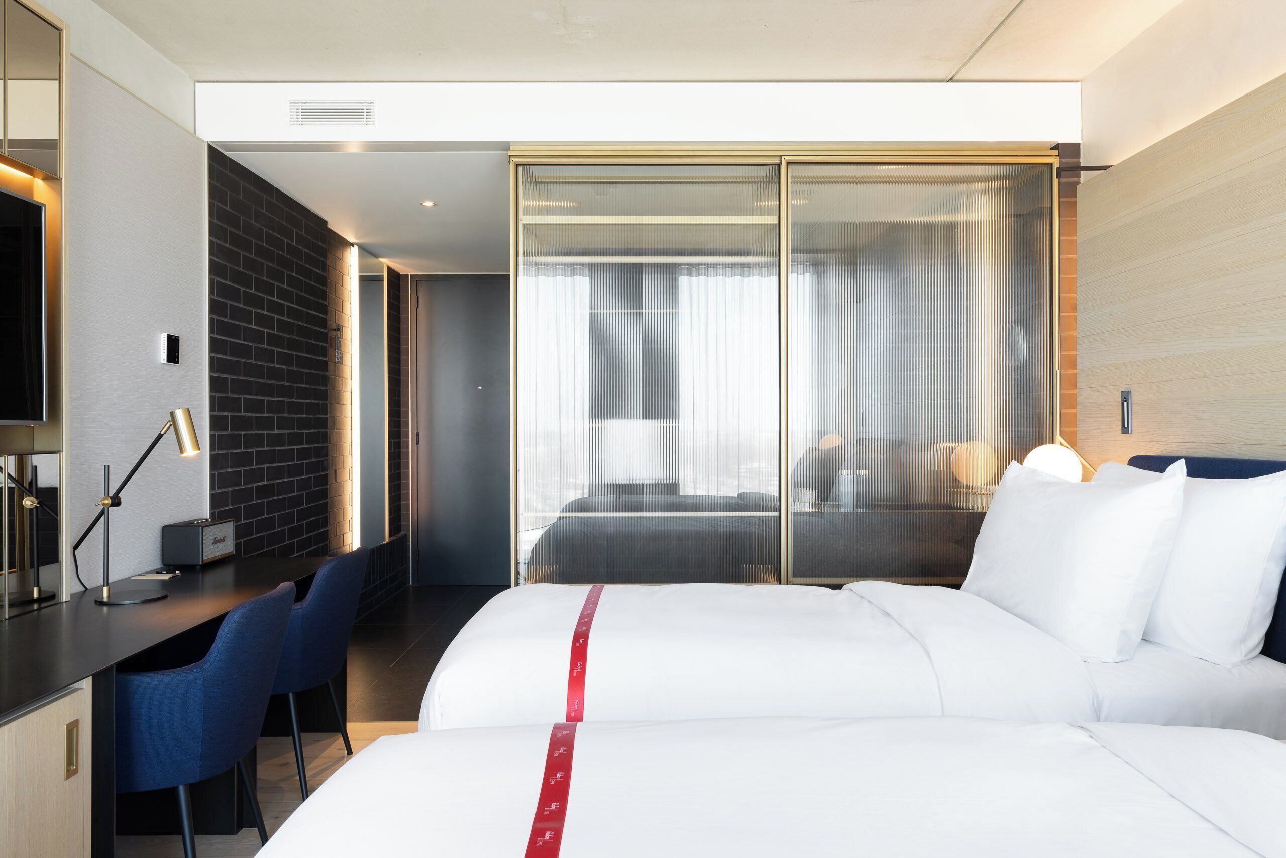Huone, 1 keskisuuri parisänky (Cosy Room Twin) | Ylelliset vuodevaatteet, tallelokero huoneessa