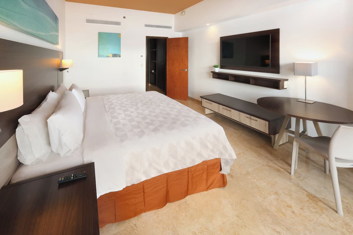 Premium bedding, down comforters, in-room safe, individually furnished