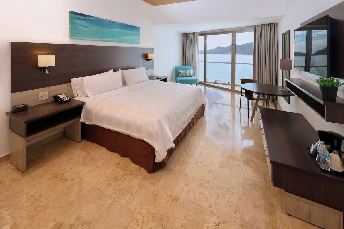 Premium bedding, down comforters, in-room safe, desk