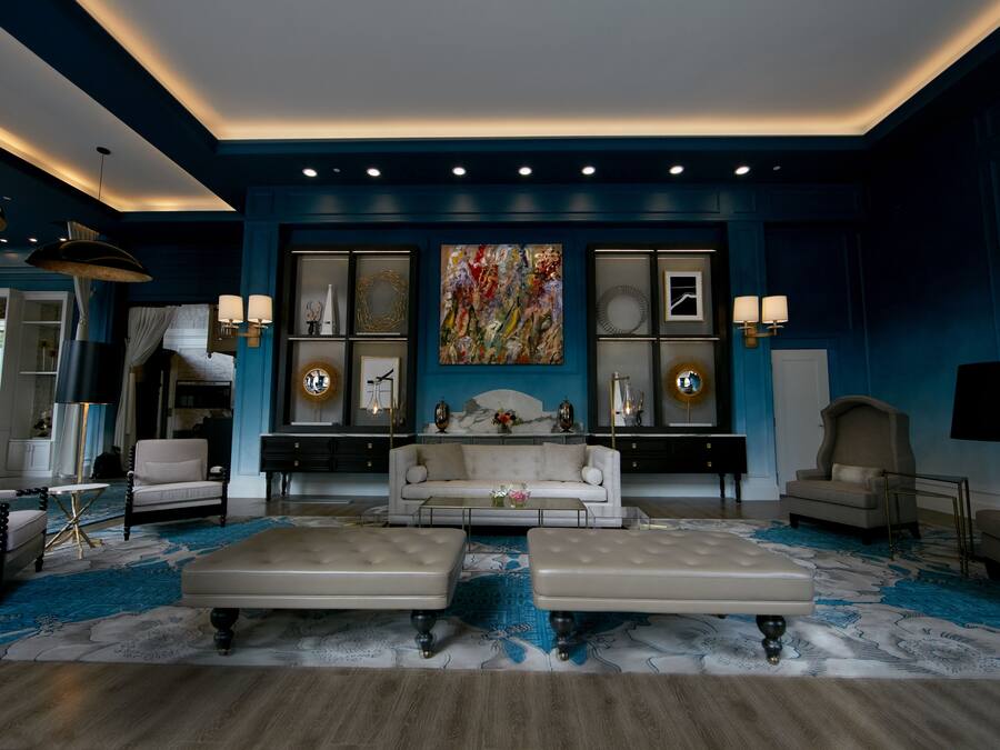 Lobby lounge