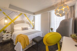 Premium bedding, pillow-top beds, in-room safe, desk - Elyton Hotel, Autograph Collection by Marriott (Birmingham)