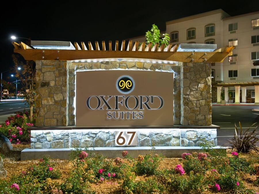A hotel sign with the name "Oxford Suites" and the number "67" indicating the property.
