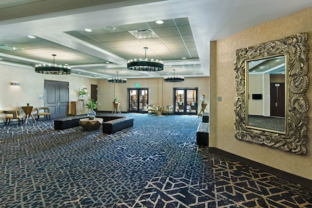 Reception hall. Oxford Suites Sonoma County