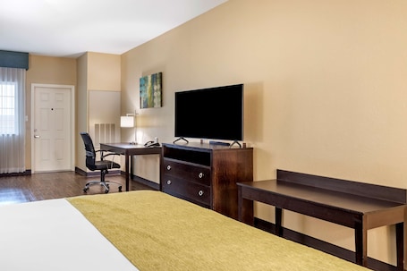 Ropa de cama de alta calidad, cubrecamas y colchones con pillow-top . Best Western Plus Galveston Suites