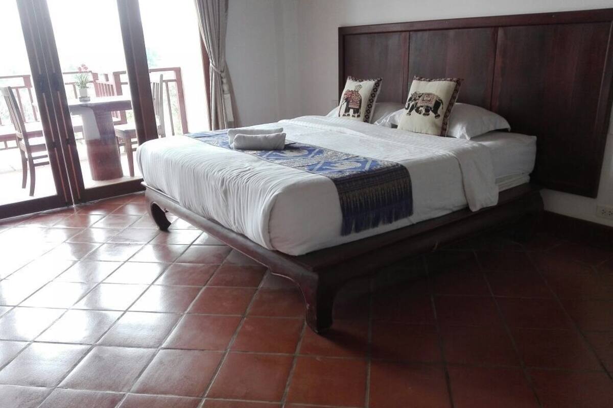 Deluxe Mountain Room, River View | Minibar
