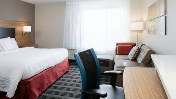 1 bedroom, premium bedding, desk, laptop workspace