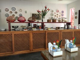 Free daily buffet breakfast