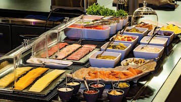 Free daily buffet breakfast