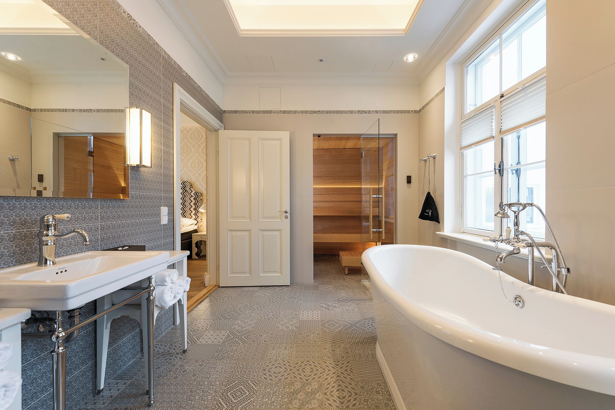 luxury apartment | 1 bedroom, hypo-allergenic bedding, minibar, in-room safe