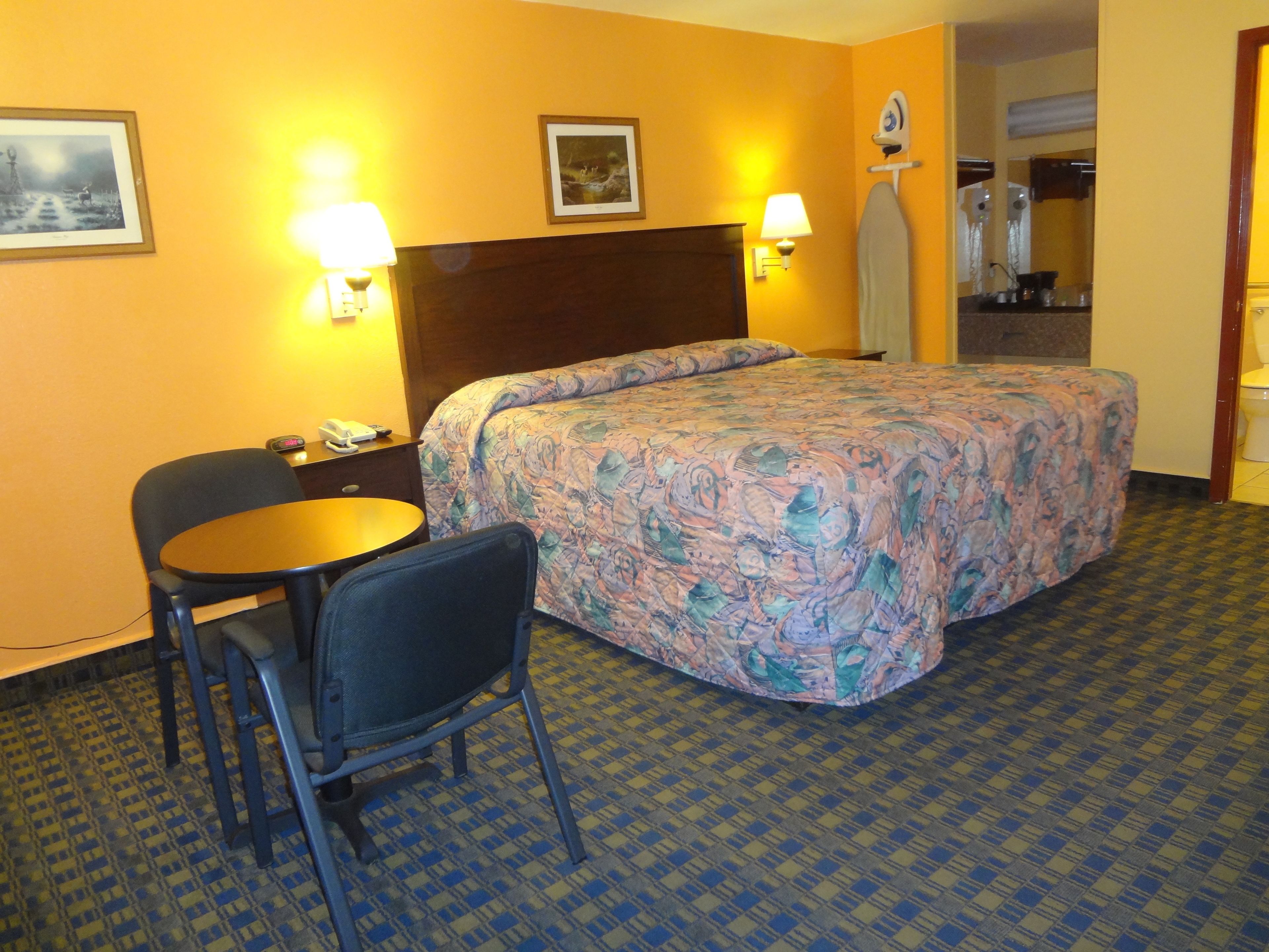 Premium bedding, desk, iron/ironing board, free WiFi