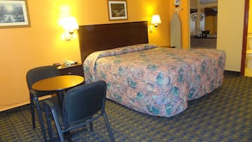 Premium bedding, desk, iron/ironing board, free WiFi