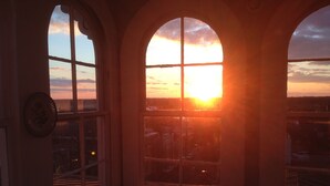Panoramic Suite, 1 King Bed, Jetted Tub, River View - City Club of Wilmington (Wilmington)