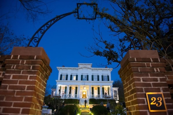 Fachada da propriedade