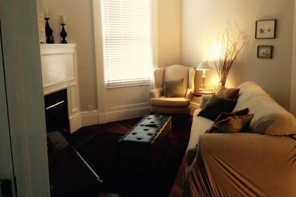 Comfort Suite, 1 Queen Bed, Jetted Tub, Corner | Premium bedding, iron/ironing board, free WiFi