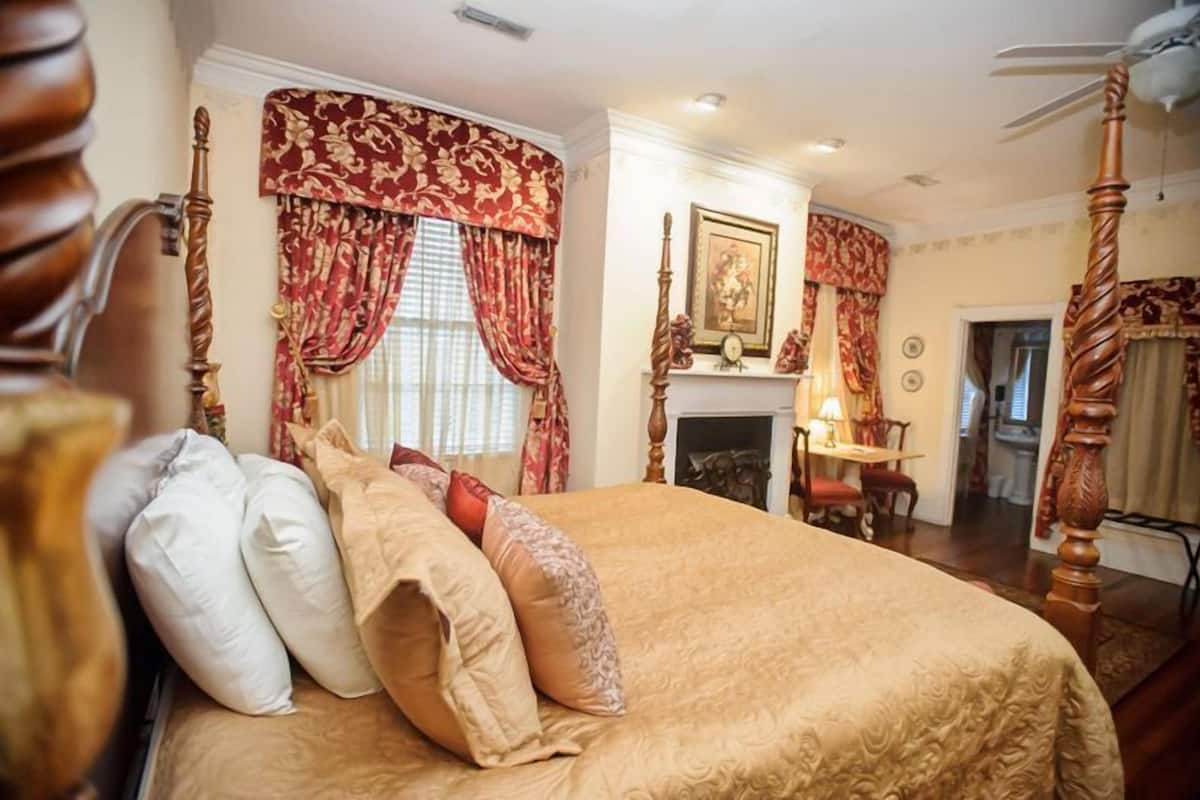 Ropa de cama de alta calidad y tabla de planchar con plancha