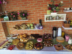 Desayuno bufé gratuito y diario