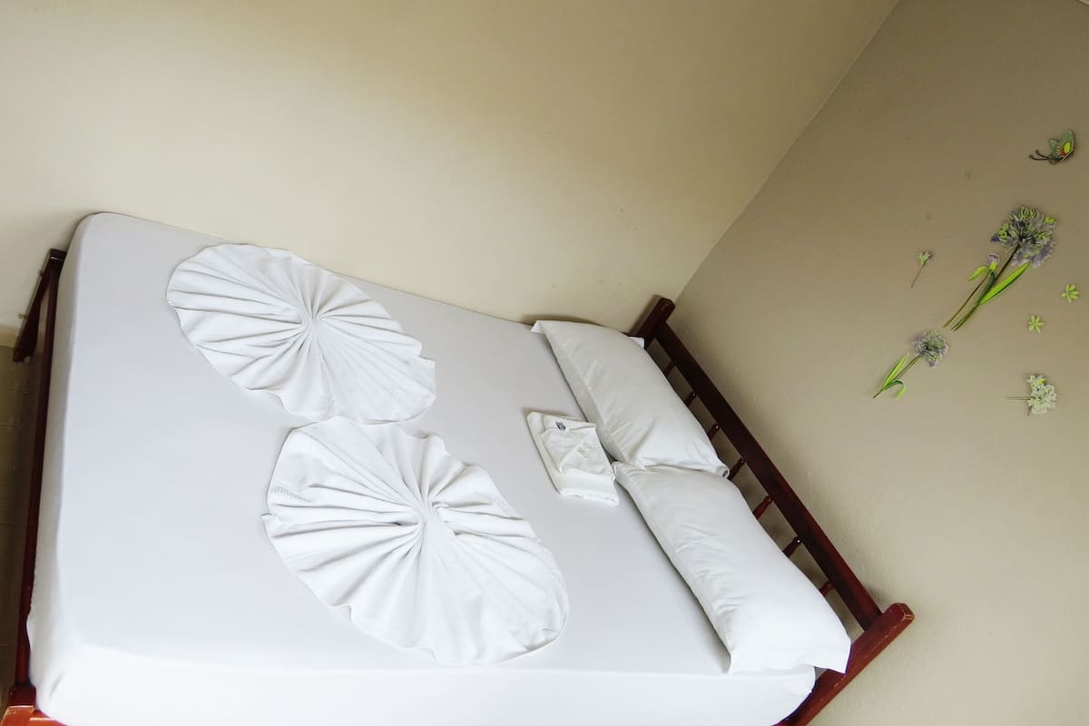 Habitación doble | Minibar, cortinas opacas, tabla de planchar con plancha