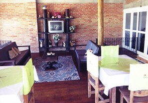 Lobby sitting area - Hotel Pousada Jardim das Flores (Penha)