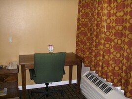 1 bedroom, desk, laptop workspace, free WiFi