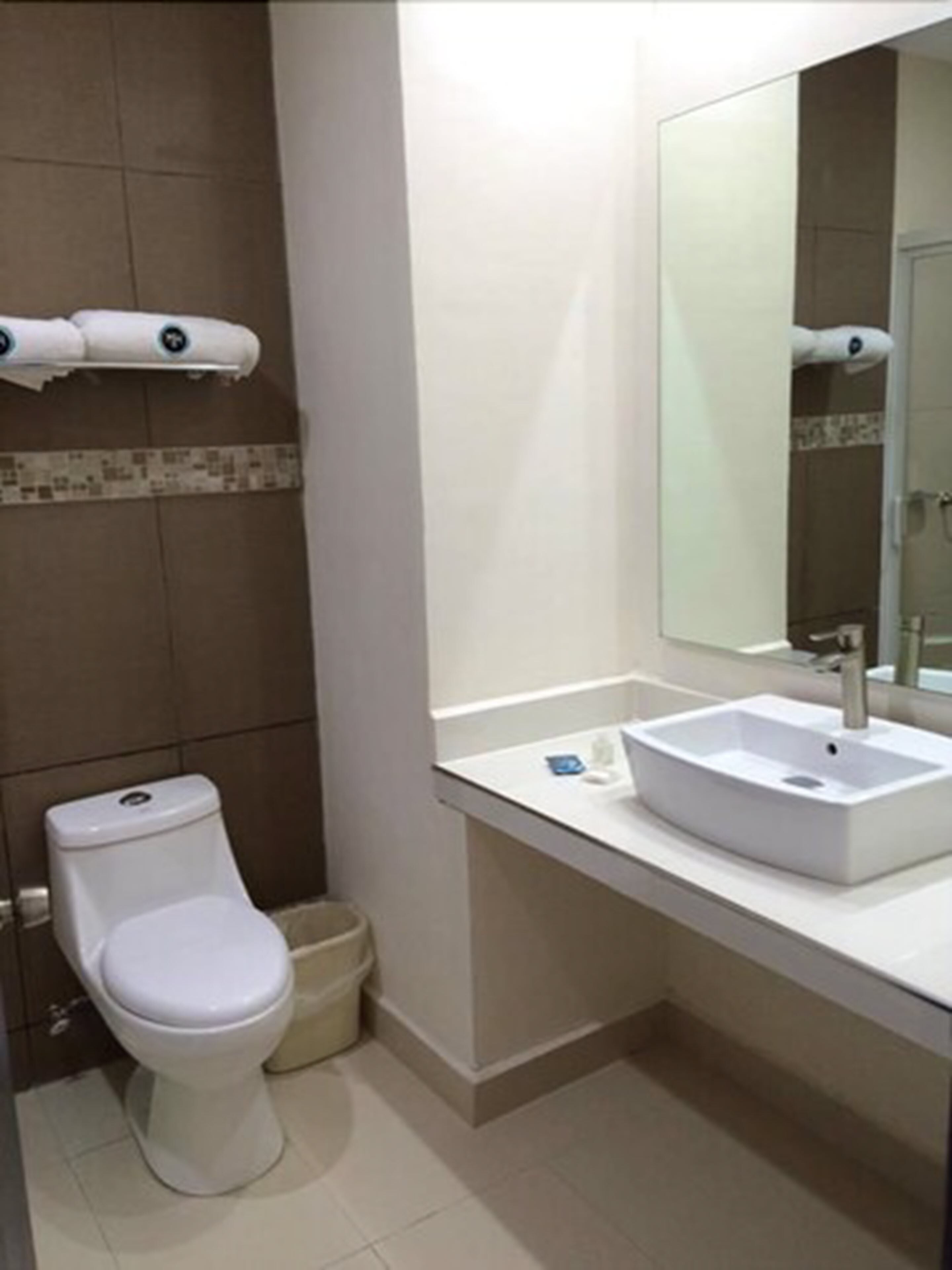 shower, free toiletries, towels