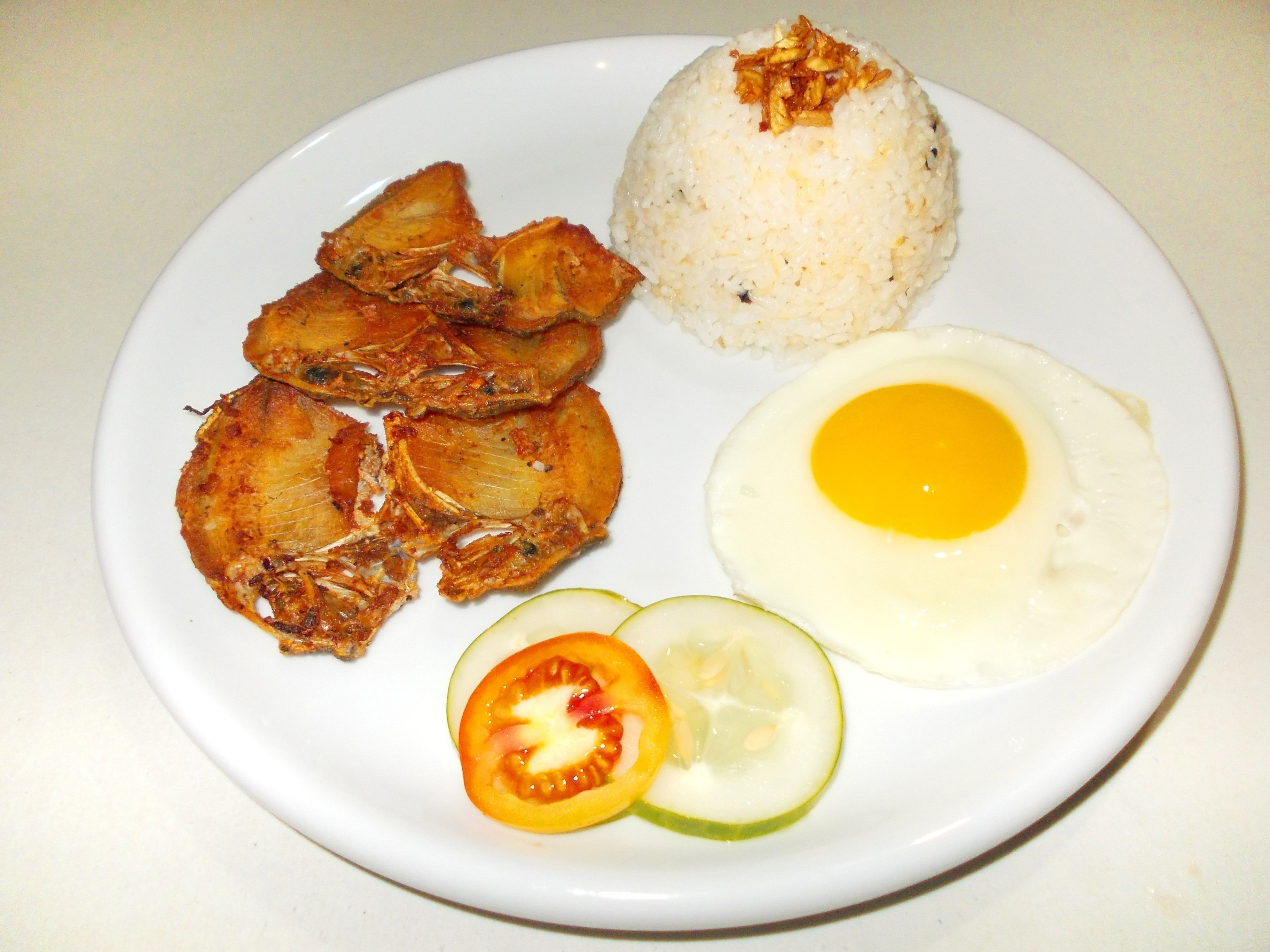 daily continental breakfast (php 150 per person)