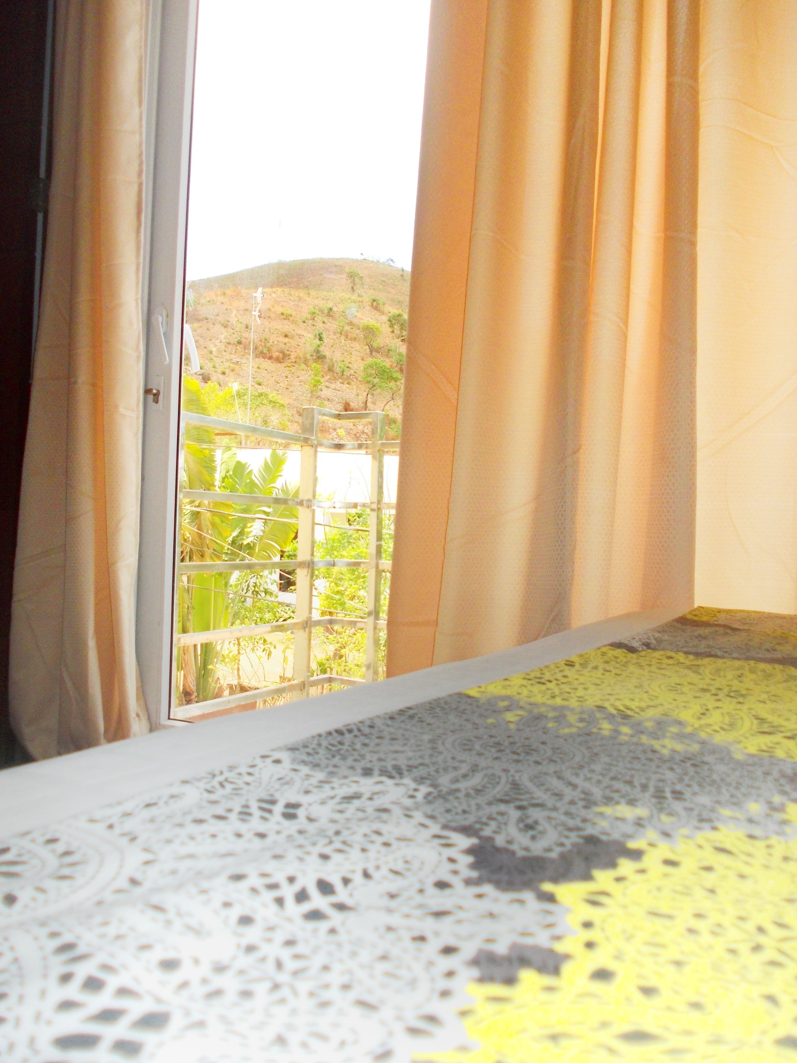 deluxe double room, 1 queen bed, hill view | desk, rollaway beds