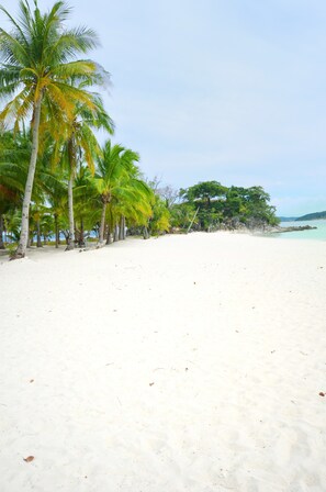 Beach - Abrhys Ridge Inn (Coron)