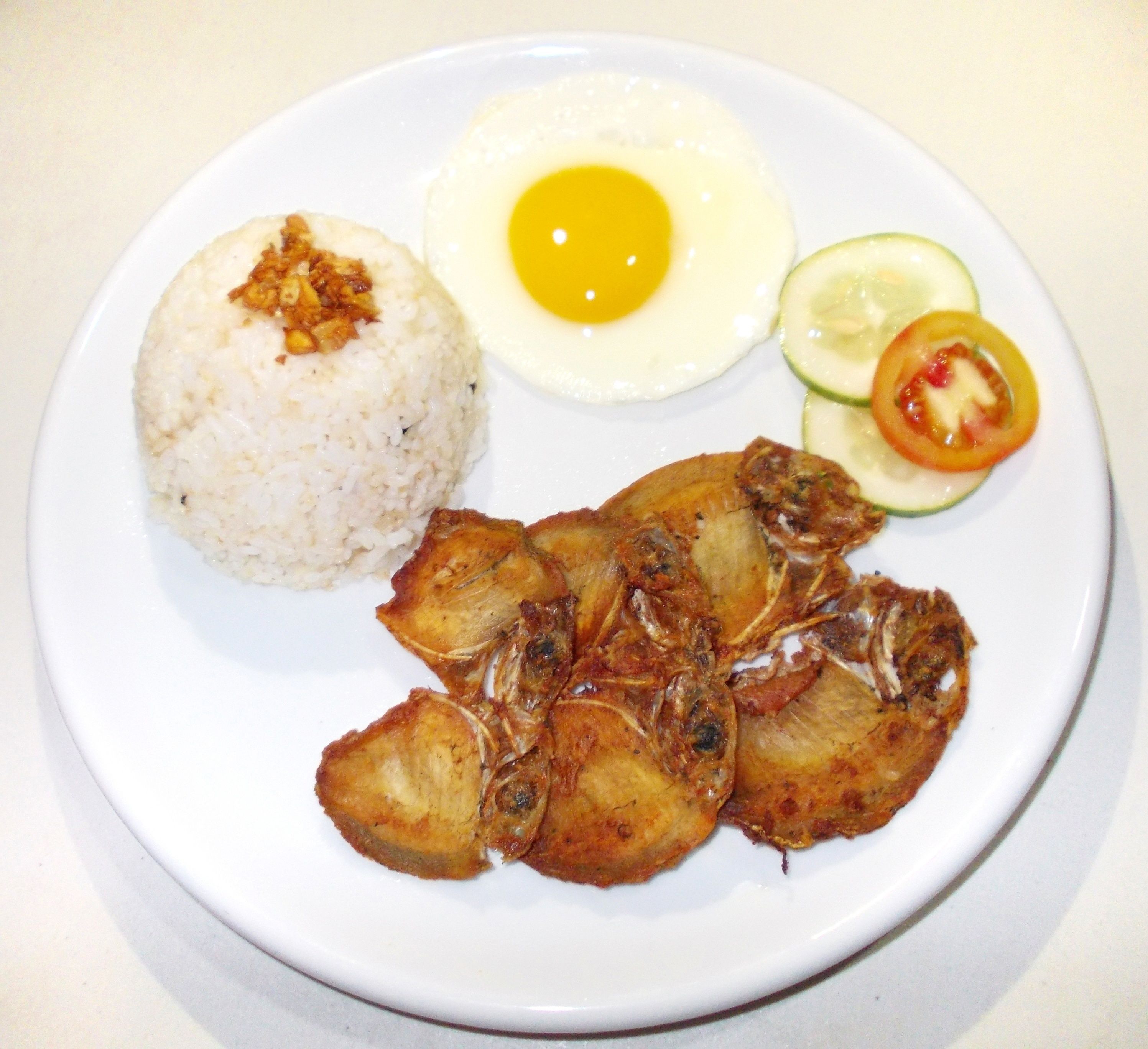 daily continental breakfast (php 150 per person)