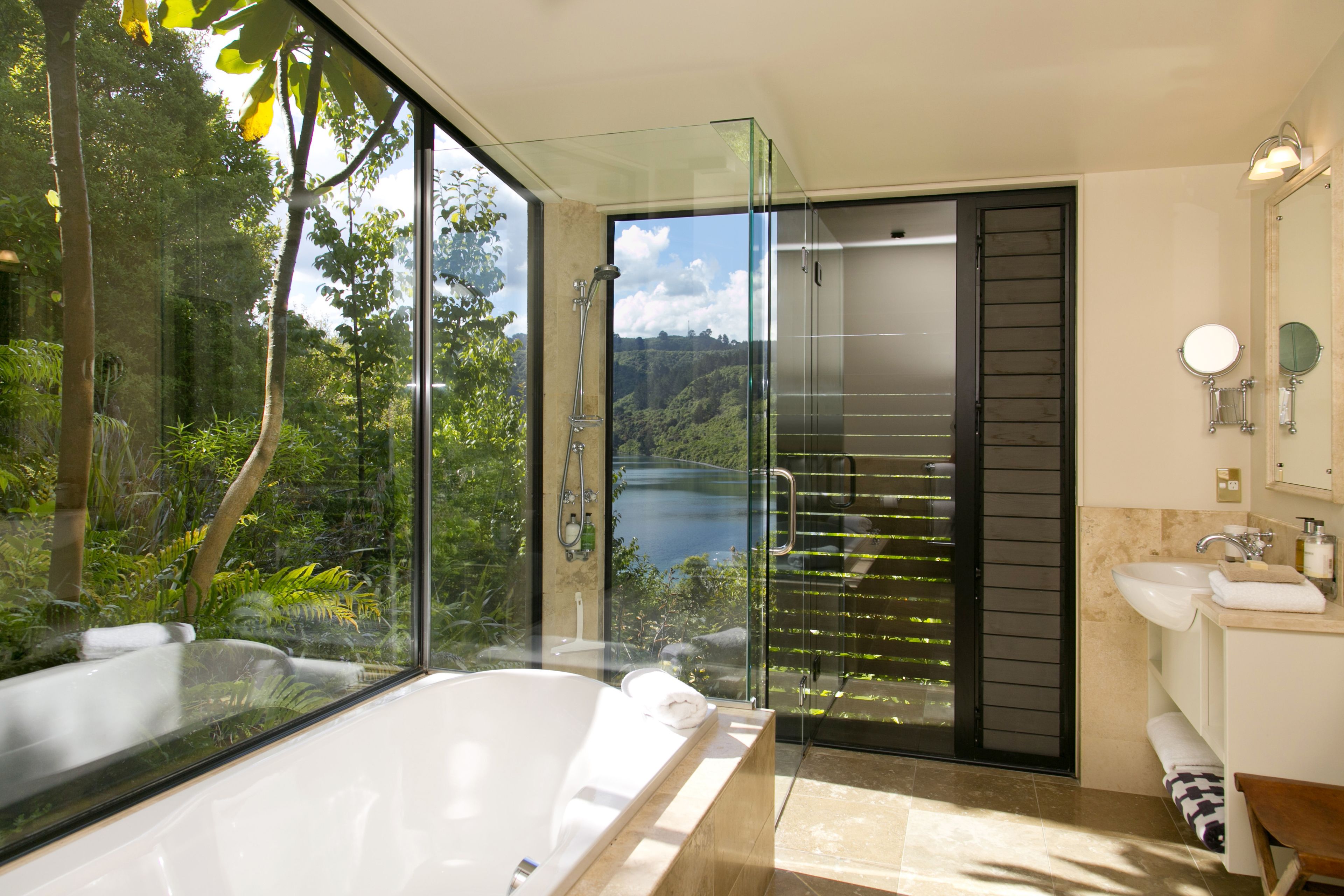 Luxe villa, 2 slaapkamers, privézwembad (Tatamoana) | Badkamer | Een aparte badkuip en douche, gratis toiletartikelen, een haardroger