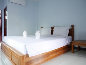 Standard Double Room | Desk, free WiFi, bed sheets - Tararin (Chiang Saen)