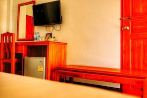 Desk, free WiFi, bed sheets - Tararin (Chiang Saen)