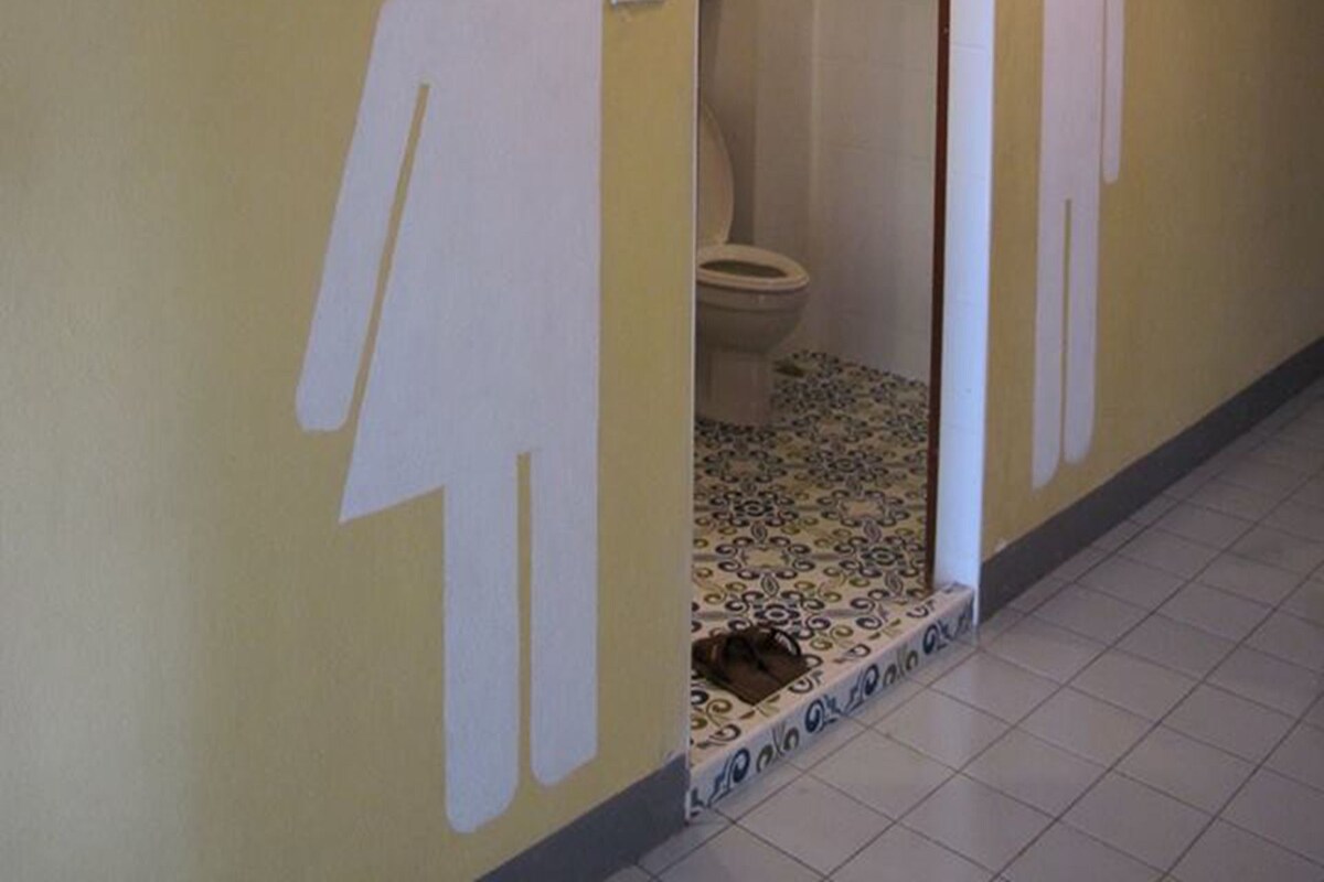 Shower, free toiletries, towels