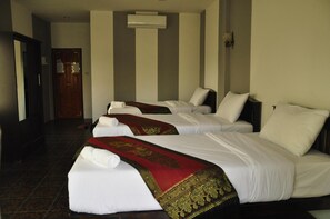 Meja kerja, tempat tidur lipat/tambahan, dan Wi-Fi gratis