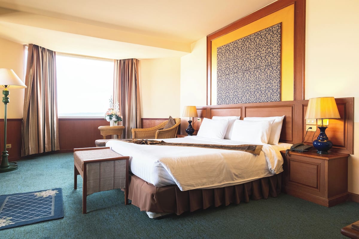 Mini Suite | Minibar, desk, blackout drapes, free cribs/infant beds