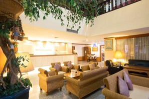 Lobby sitting area - Phayao Gateway Hotel (Phayao)