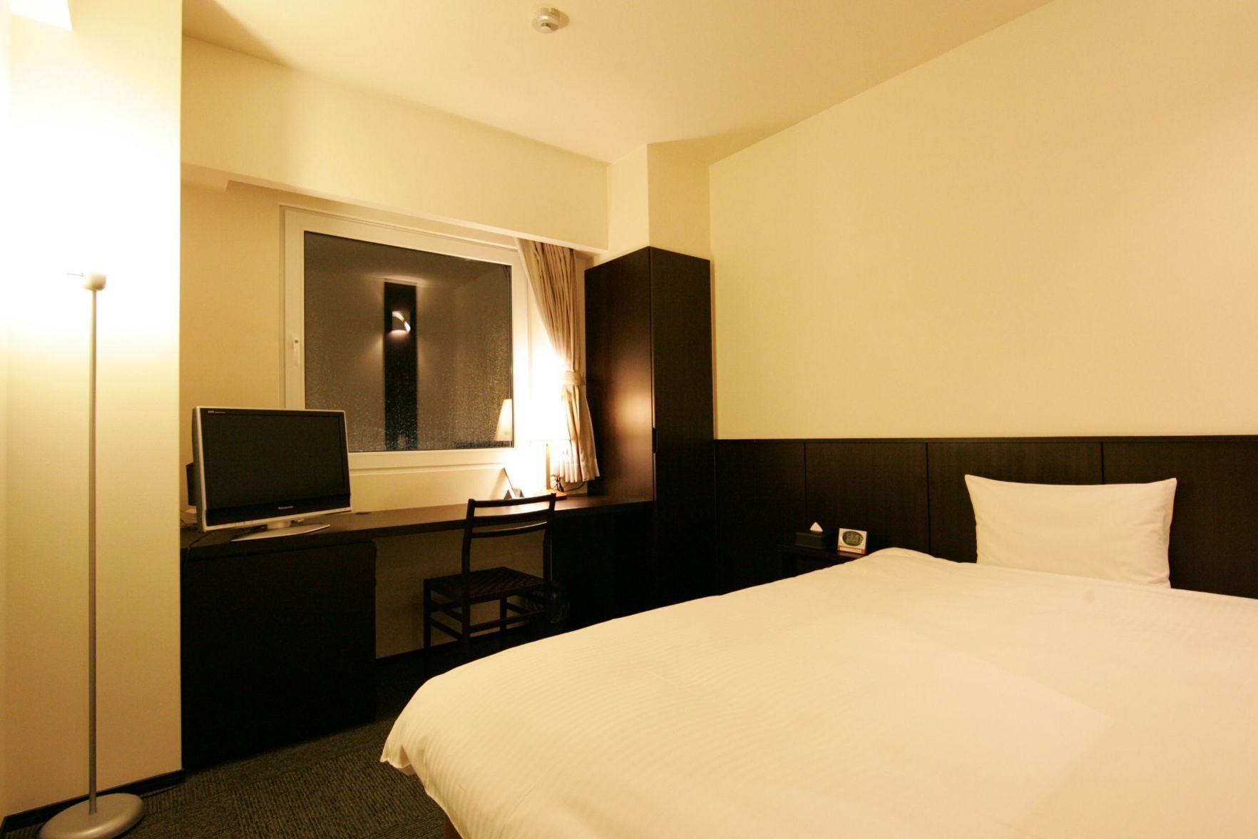 Desk, blackout drapes, free WiFi, bed sheets