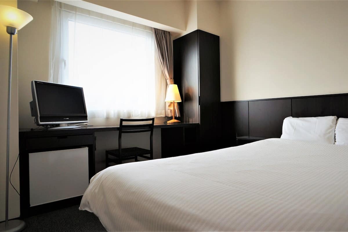 Bureau, rideaux occultants, Wi-Fi gratuit, draps fournis