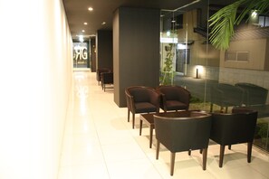 Lobby sitting area - Green Rich Hotel Tosu Ekimae (Tosu)