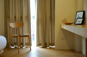 Smart Studio | 거실 공간 | 위성 채널 시청이 가능한 32인치 평면 TV, TV