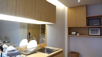 Deluxe Room, 1 Bedroom, Private Bathroom, City View | Private kitchenette