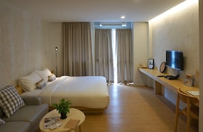 Smart Studio | Minibar, brankas, meja kerja, dan Wi-Fi gratis