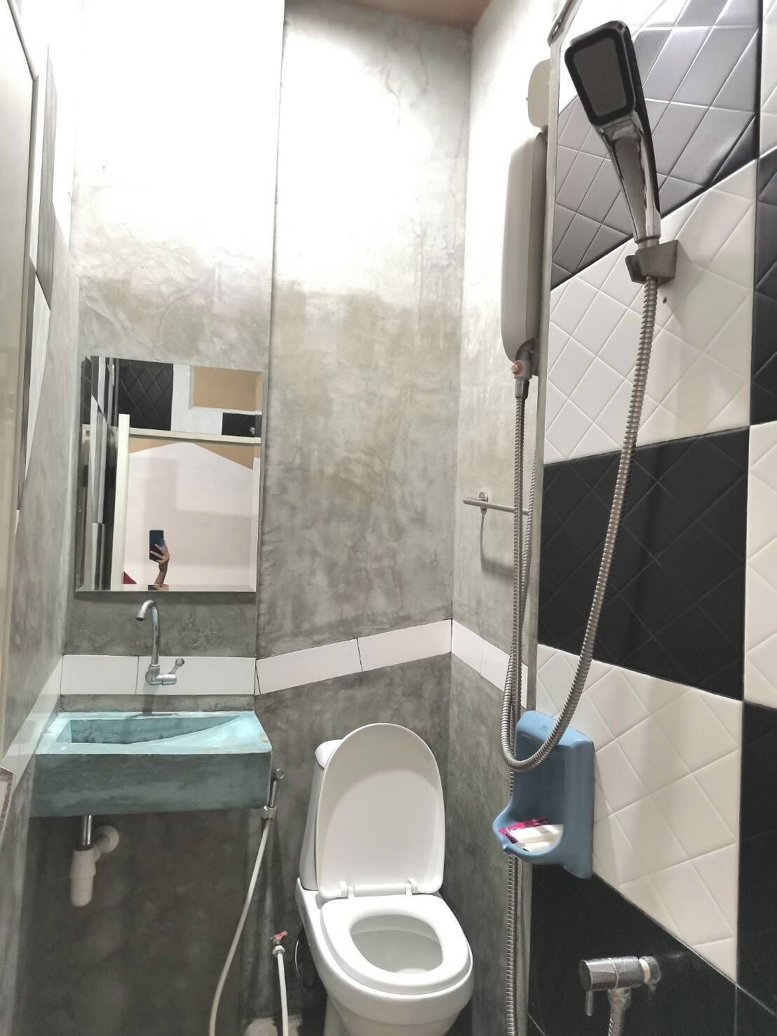 standard room with air and balcony | bathroom | shower, free toiletries, hair dryer, towels