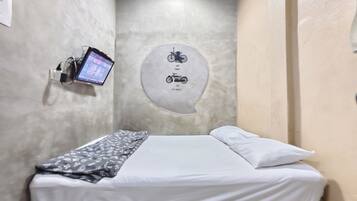 Economy Room with Air Con and Balcony | Desk, free WiFi, bed sheets