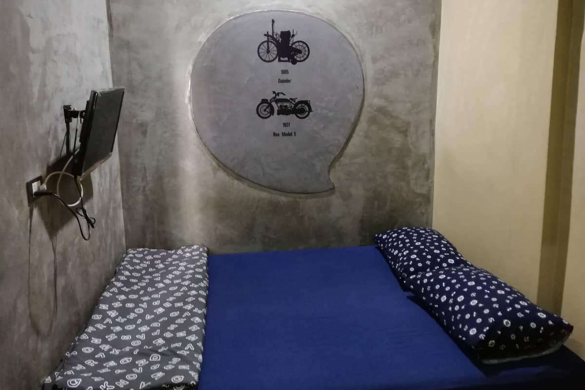 Escritorio, wifi gratis y ropa de cama