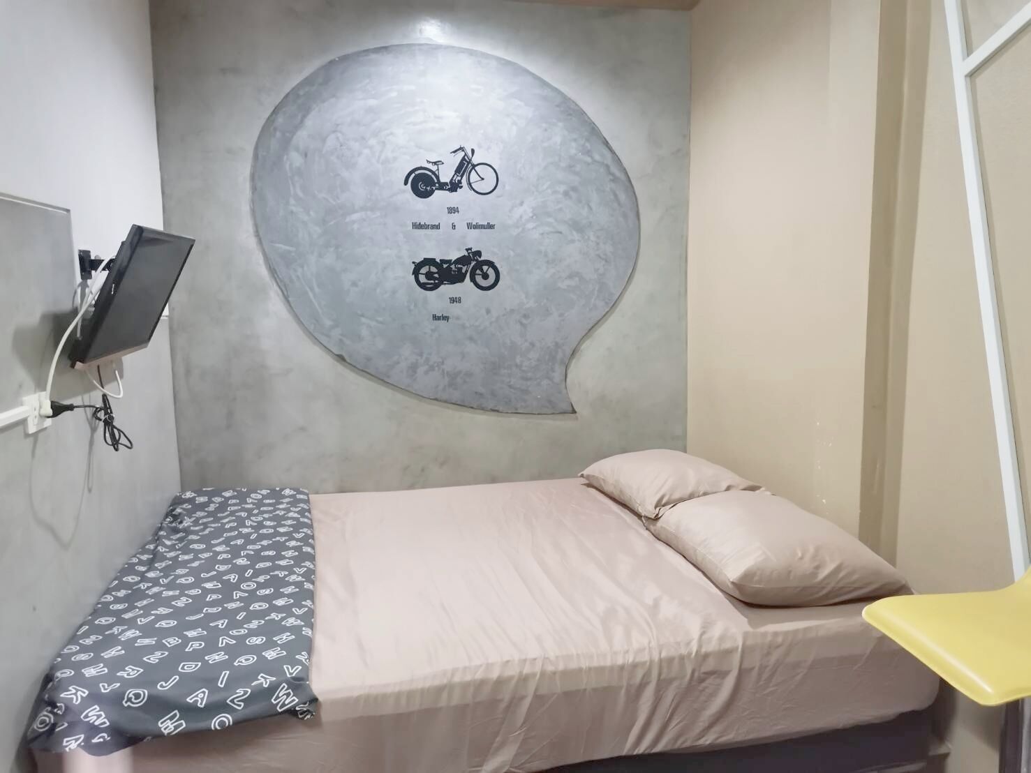 economy room with air con and balcony | desk, free wifi, bed sheets