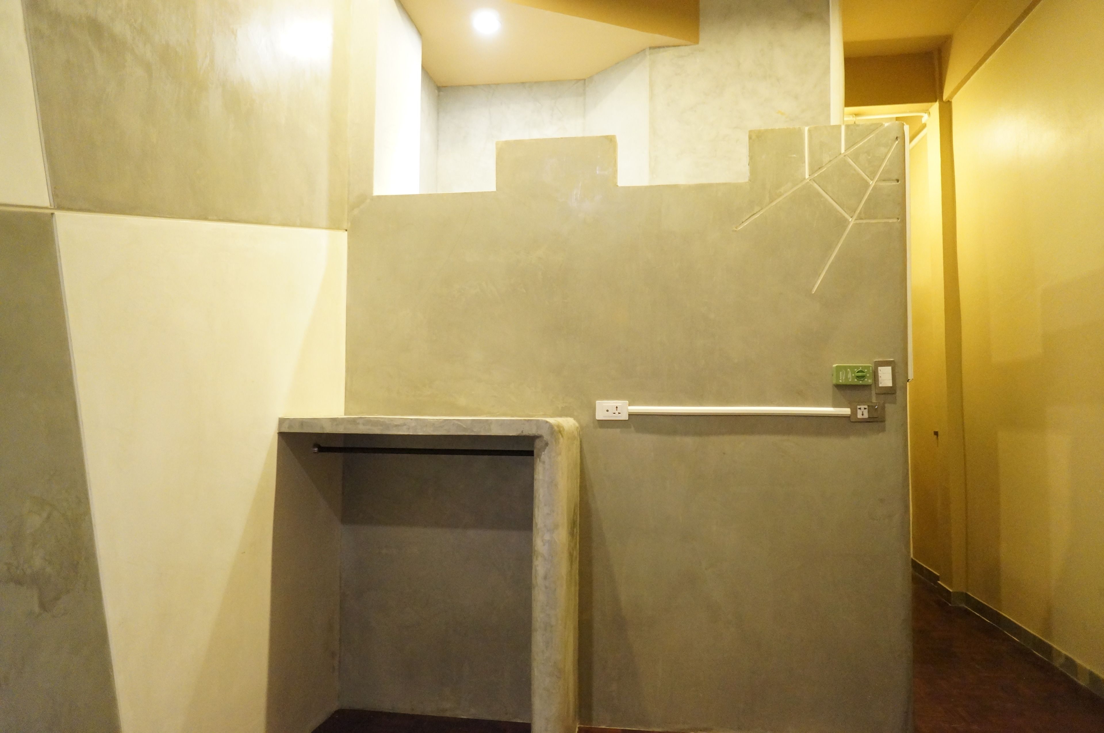 standard room with air and balcony | desk, free wifi, bed sheets