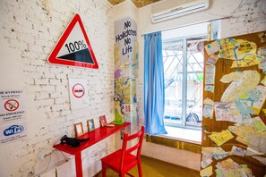 Dobbeltrom – basic, 1 soverom | Safe på rommet, strykejern/-brett og wi-fi (inkludert)