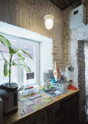 Dobbeltrom, delt bad (Budget) | Delt kjøkken | Kjøleskap, mikrobølgeovn (på forespørsel), vannkoker og kjøkkenutstyr