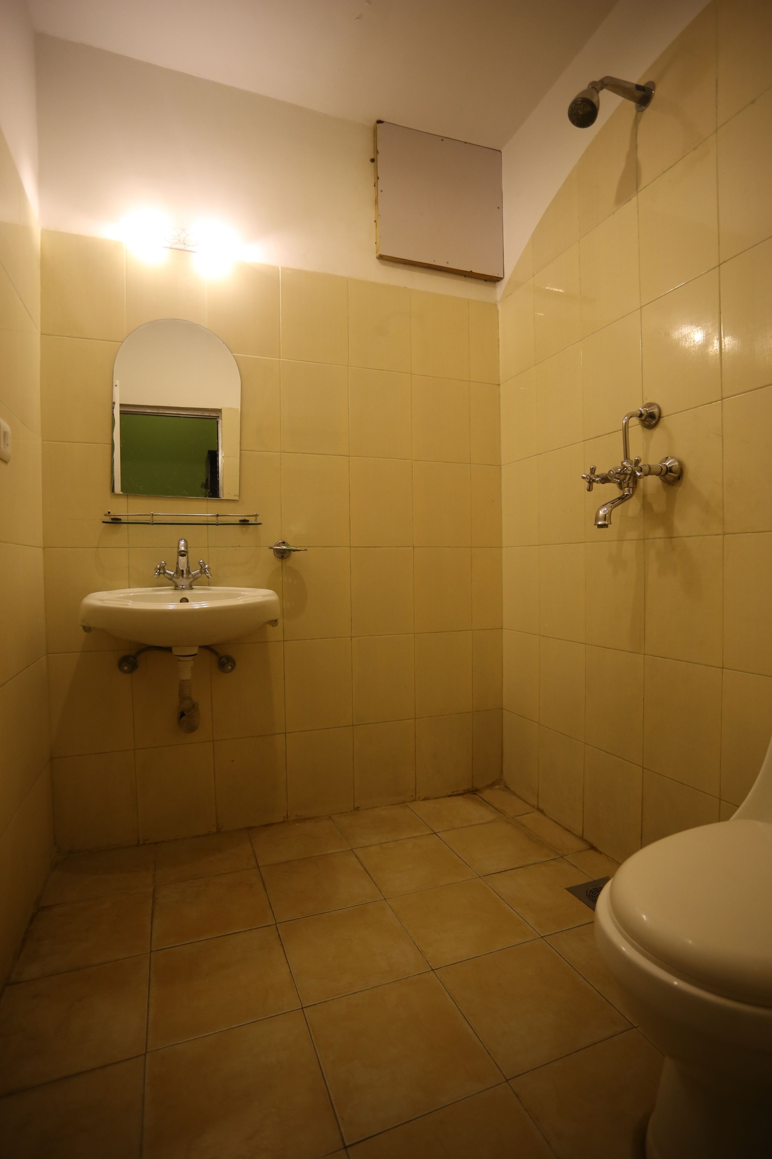 triple room, private bathroom | bathroom | shower, rainfall showerhead, free toiletries, hair dryer