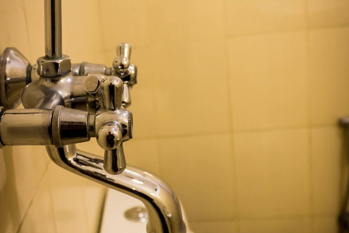 twin room, private bathroom | bathroom | shower, rainfall showerhead, free toiletries, hair dryer